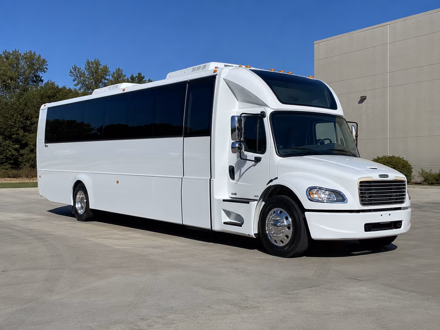 ceres 28 passenger party bus